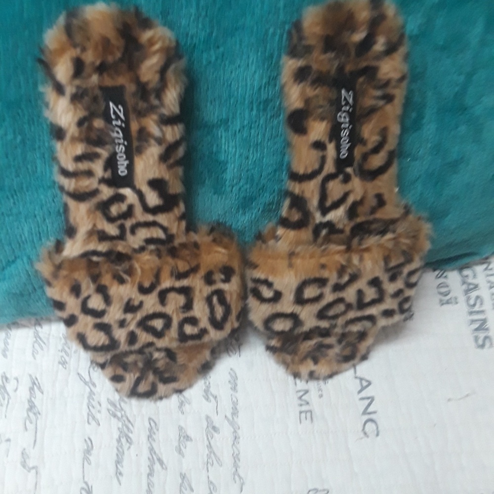 💋🐆Cheetah Print Fuzzy Slides💋🐆